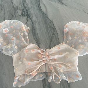 Cute, puffy sleeve crop top nice orange flowers